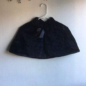 Amy Byer Sz M Black Faux Velvet Cape Cloak Girls Front Clasp Ribbon Over A Dress